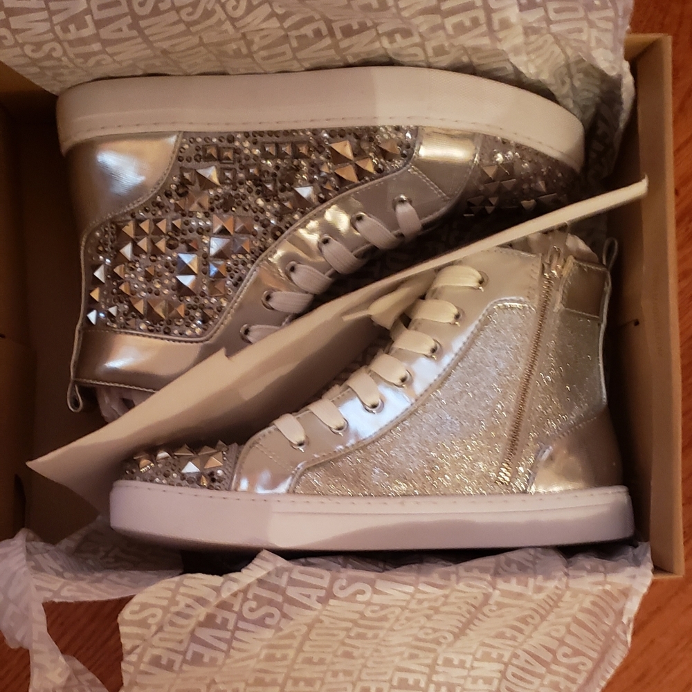 Sneakers - Picture 5 of 6